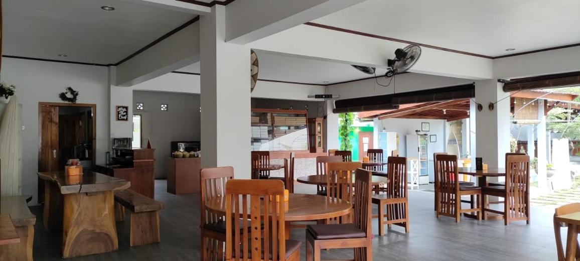 Mama Nings Beach Hotel Sekongkang Esterno foto