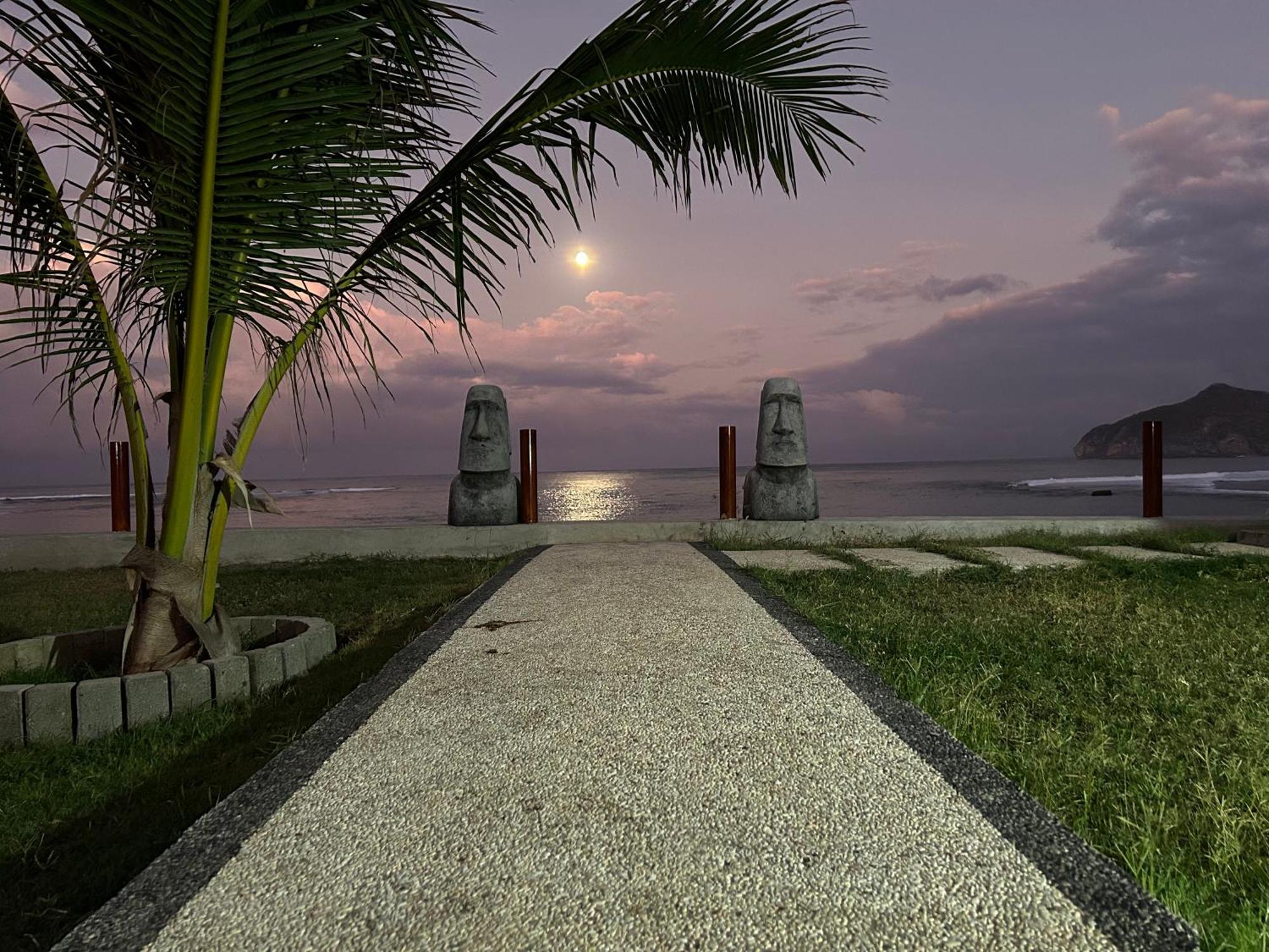 Mama Nings Beach Hotel Sekongkang Esterno foto