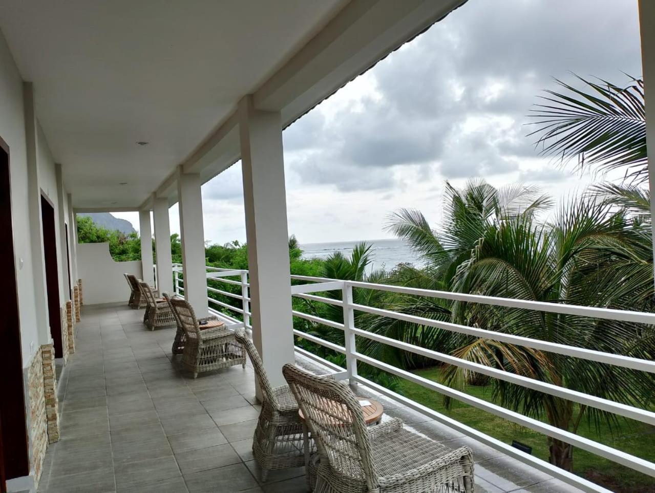 Mama Nings Beach Hotel Sekongkang Esterno foto