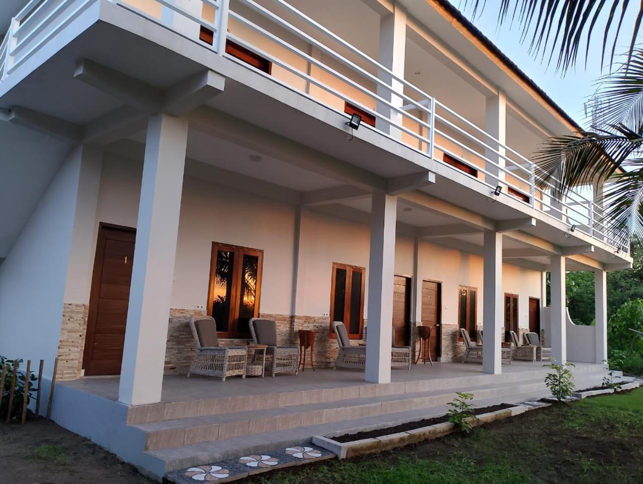 Mama Nings Beach Hotel Sekongkang Esterno foto