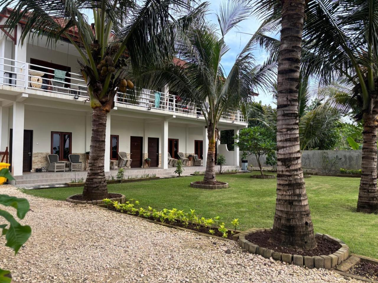 Mama Nings Beach Hotel Sekongkang Esterno foto