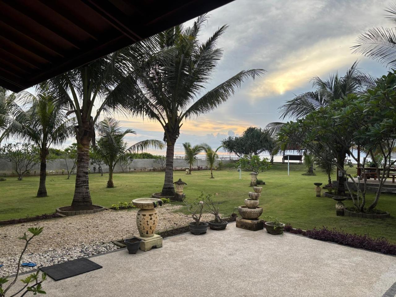 Mama Nings Beach Hotel Sekongkang Esterno foto