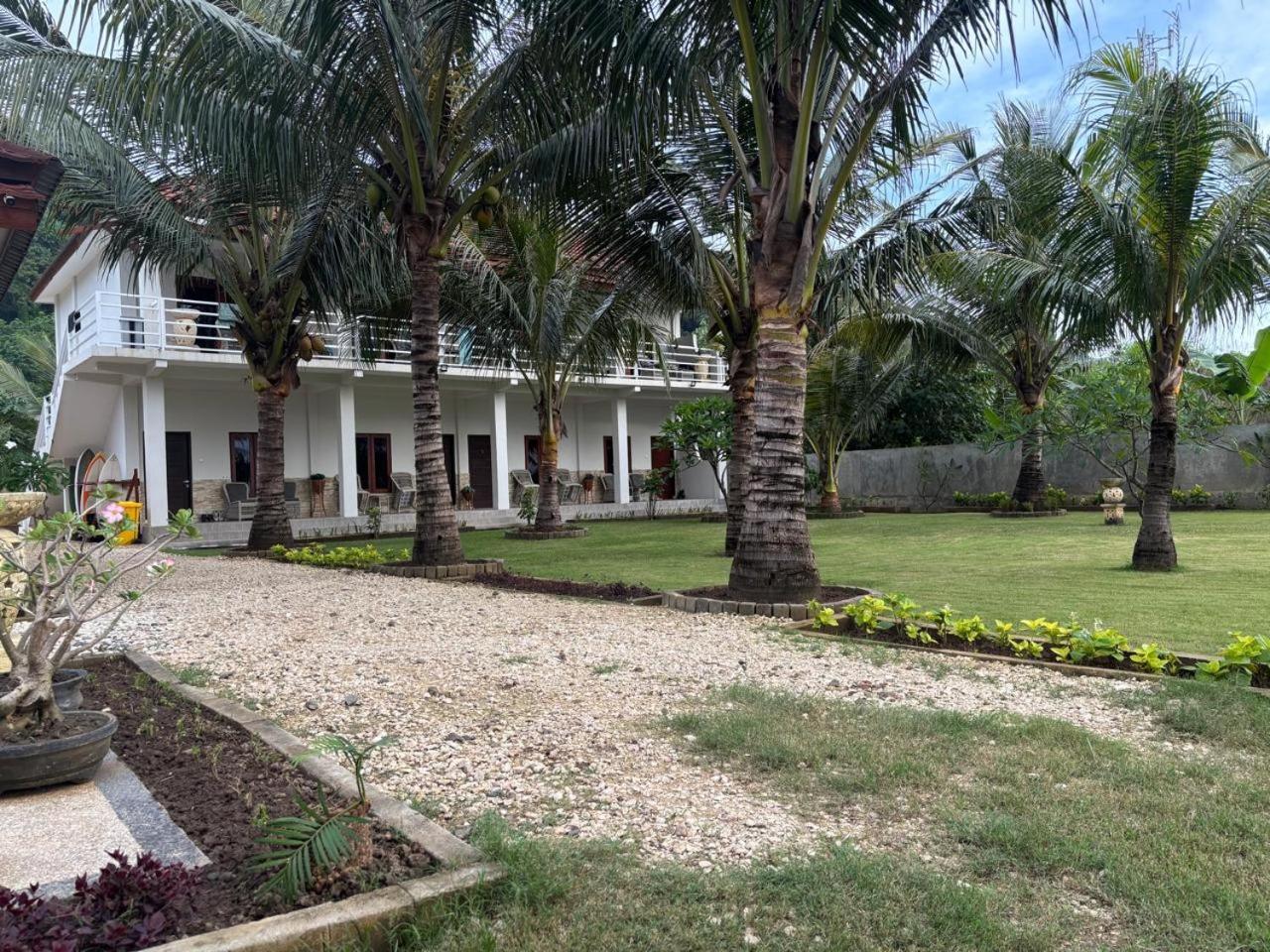Mama Nings Beach Hotel Sekongkang Esterno foto
