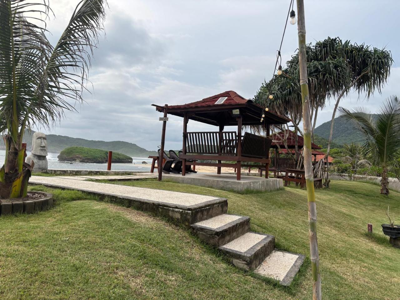 Mama Nings Beach Hotel Sekongkang Esterno foto