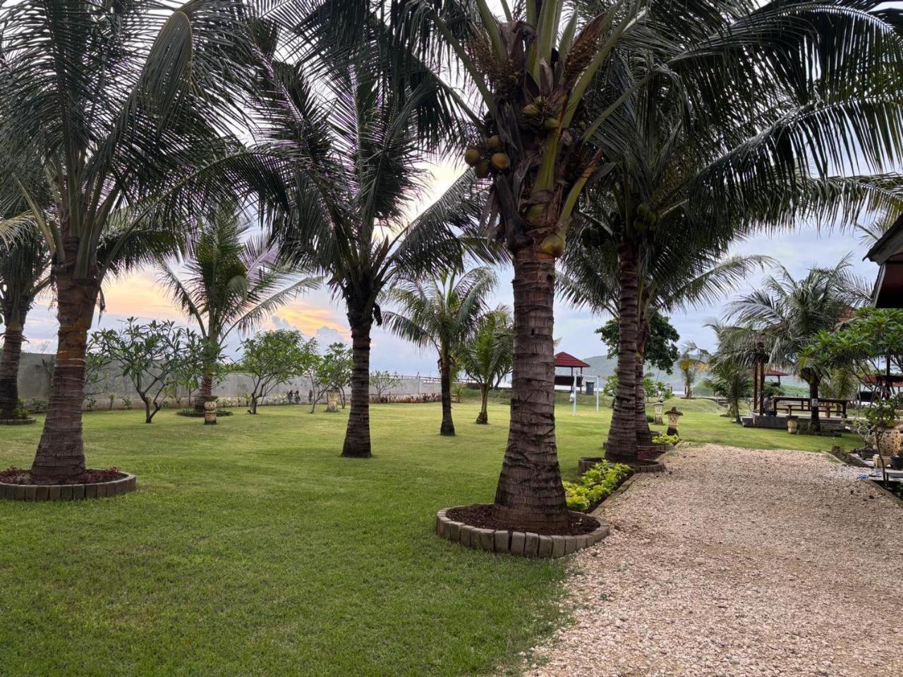 Mama Nings Beach Hotel Sekongkang Esterno foto