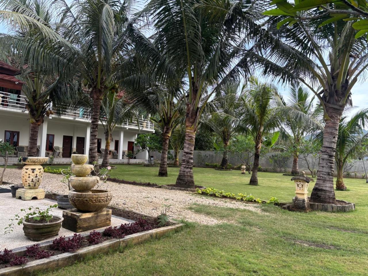 Mama Nings Beach Hotel Sekongkang Esterno foto